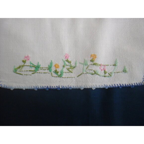 Vintage table runner dresser scarf with blue crocheted butterflies 34" x 15" - Picture 7 of 8